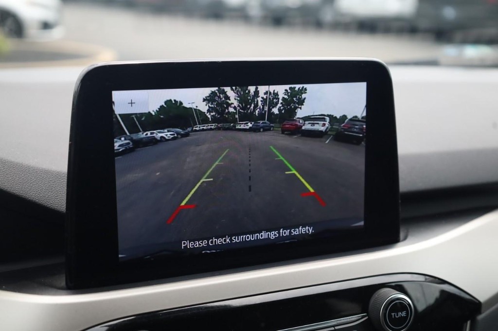 Ford Escape Vehicle Full-screen Gallery Image 15
