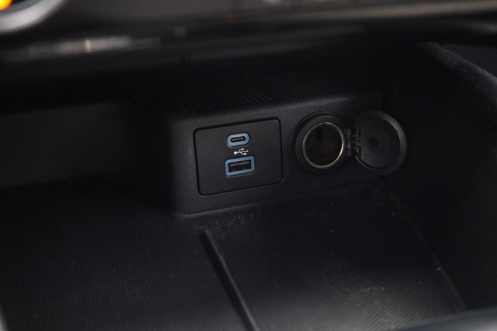 Ford Escape Vehicle Full-screen Gallery Image 17