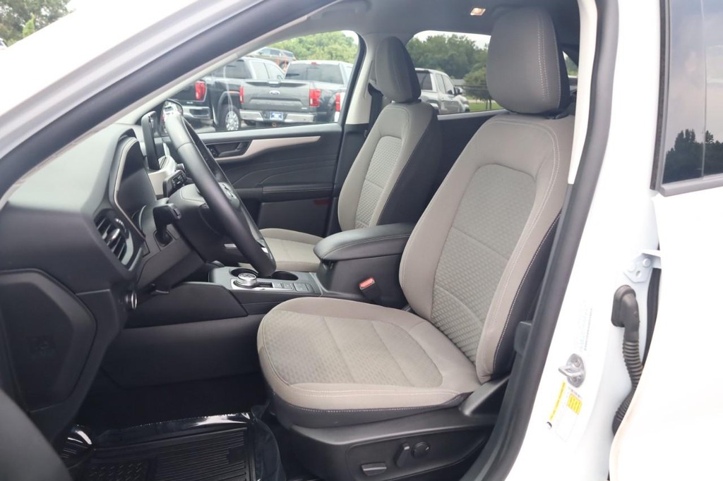 Ford Escape Vehicle Full-screen Gallery Image 19