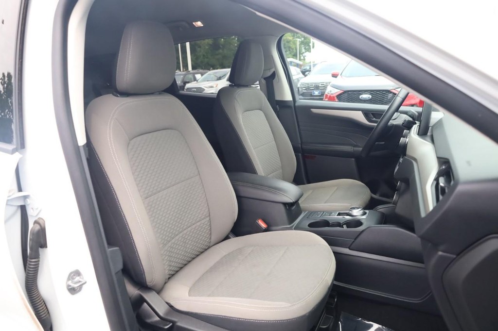 Ford Escape Vehicle Full-screen Gallery Image 20