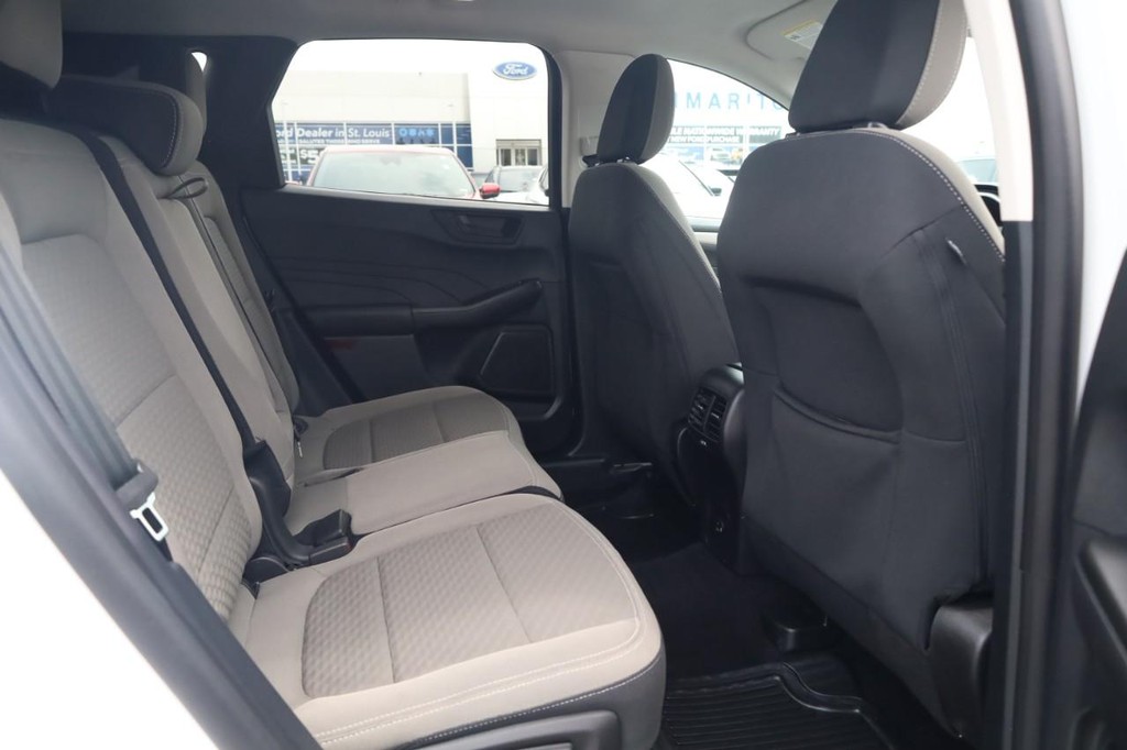 Ford Escape Vehicle Full-screen Gallery Image 21