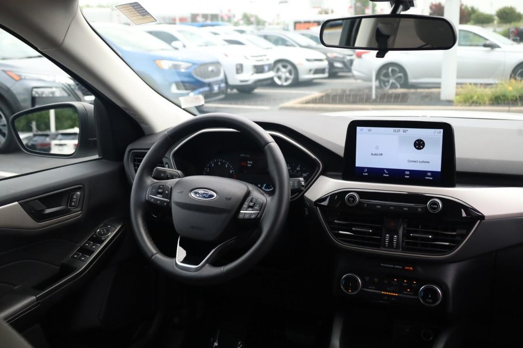Ford Escape Vehicle Full-screen Gallery Image 22