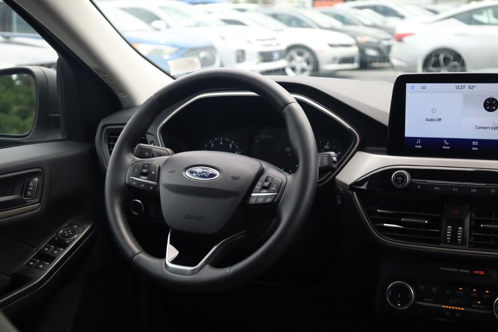 Ford Escape Vehicle Full-screen Gallery Image 23