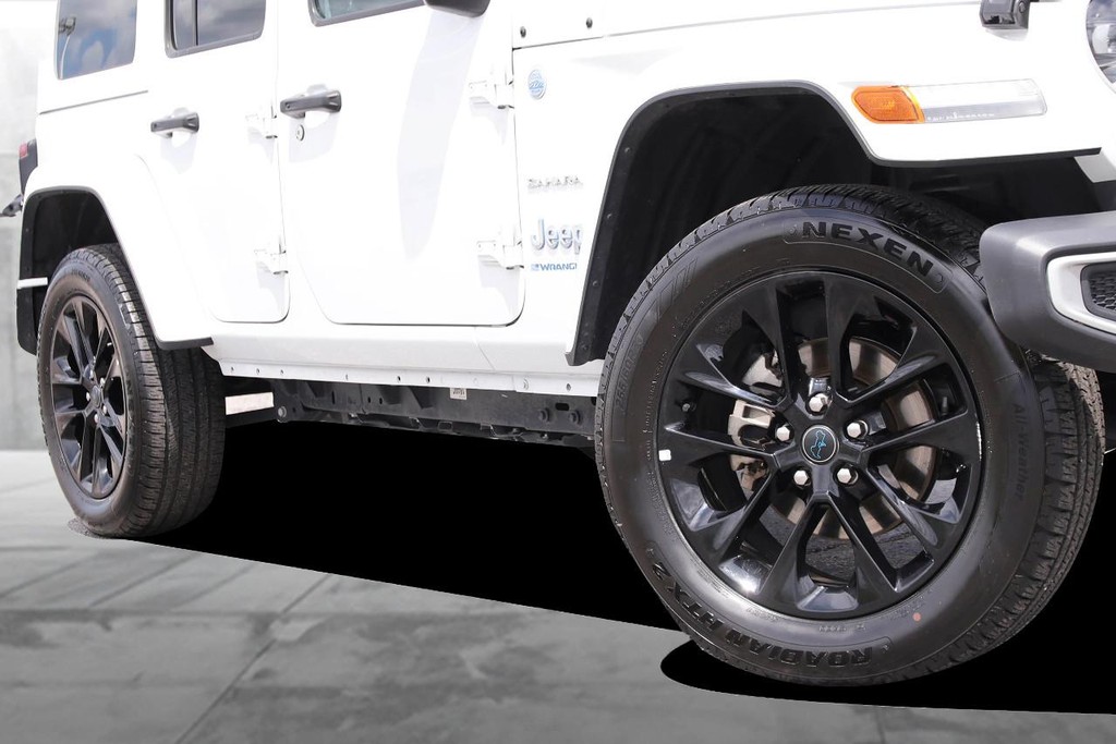Jeep Wrangler 4xe Vehicle Full-screen Gallery Image 3