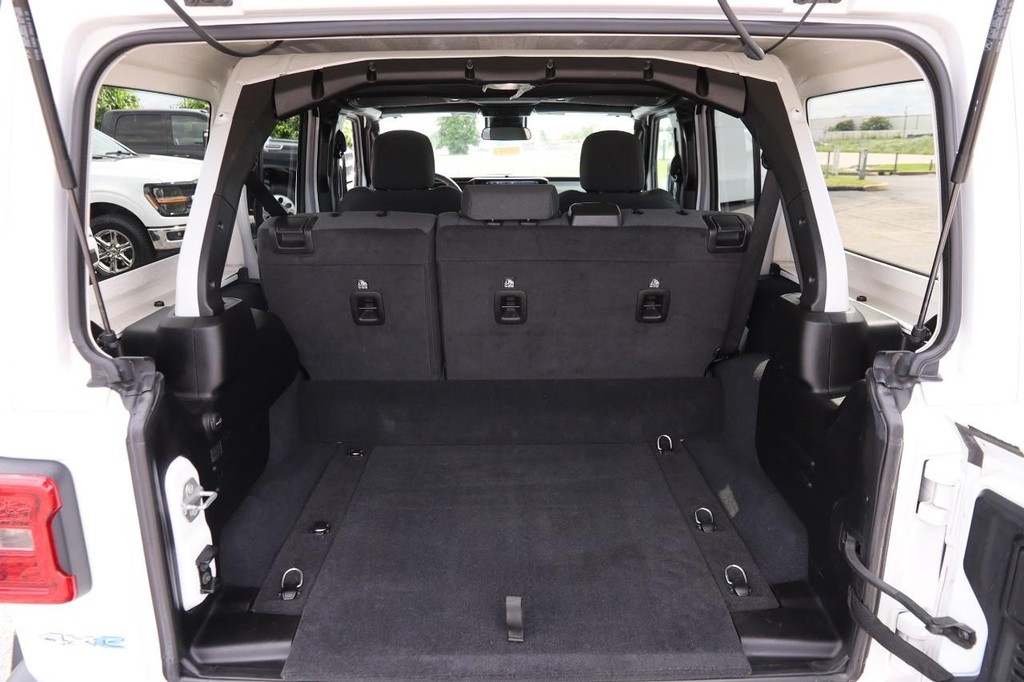 Jeep Wrangler 4xe Vehicle Full-screen Gallery Image 7