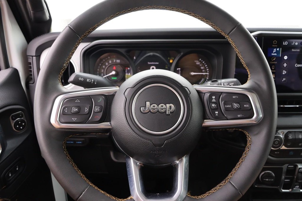 Jeep Wrangler 4xe Vehicle Full-screen Gallery Image 10