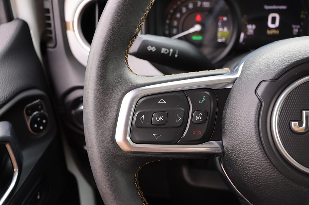 Jeep Wrangler 4xe Vehicle Full-screen Gallery Image 11