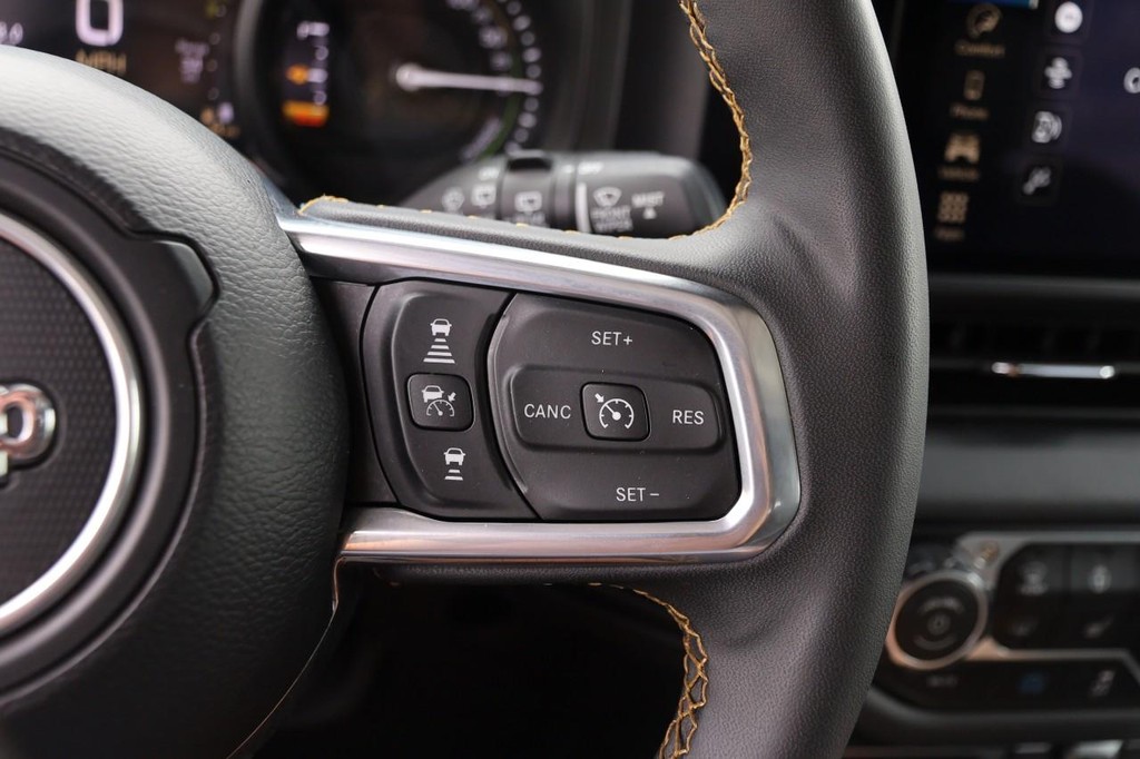 Jeep Wrangler 4xe Vehicle Full-screen Gallery Image 12