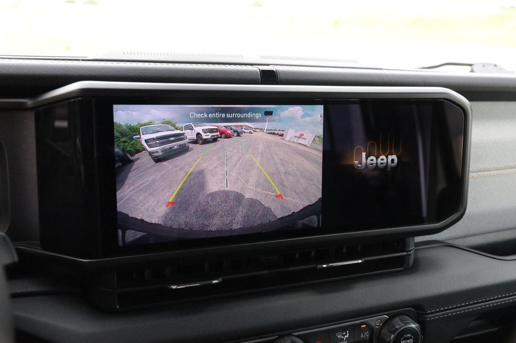 Jeep Wrangler 4xe Vehicle Full-screen Gallery Image 17