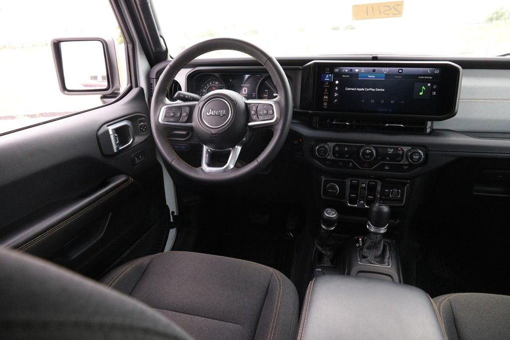 Jeep Wrangler 4xe Vehicle Full-screen Gallery Image 23