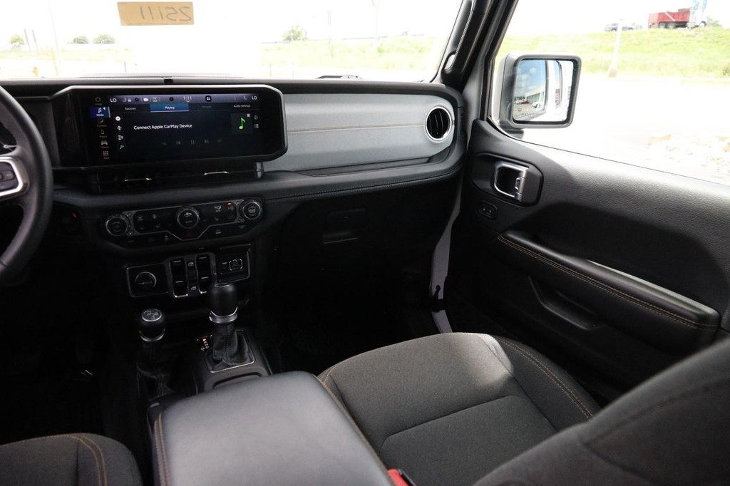 Jeep Wrangler 4xe Vehicle Full-screen Gallery Image 26