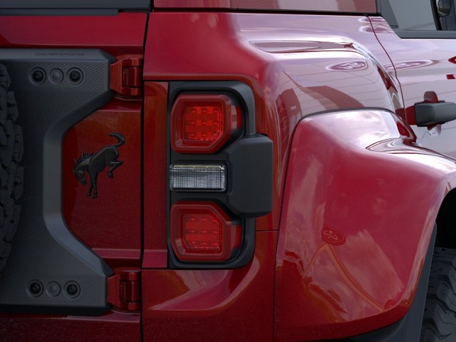 Ford Bronco Vehicle Full-screen Gallery Image 23