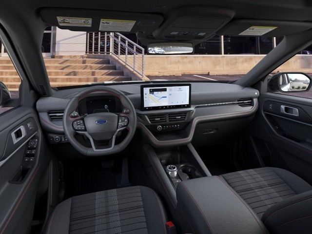 Ford Explorer Vehicle Full-screen Gallery Image 9