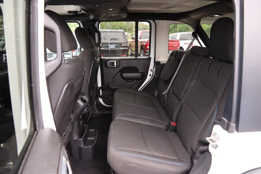 Jeep Wrangler 4xe Vehicle Image 09