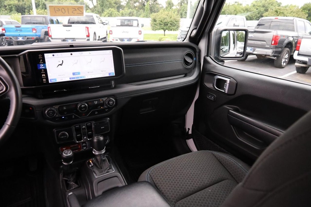 Jeep Wrangler 4xe Vehicle Image 28