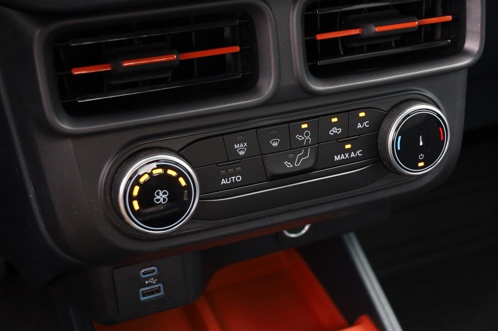 Ford Maverick Vehicle Image 17