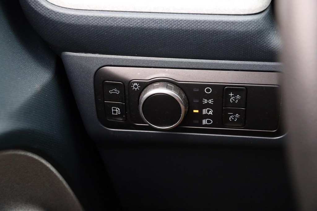 Ford Maverick Vehicle Image 21