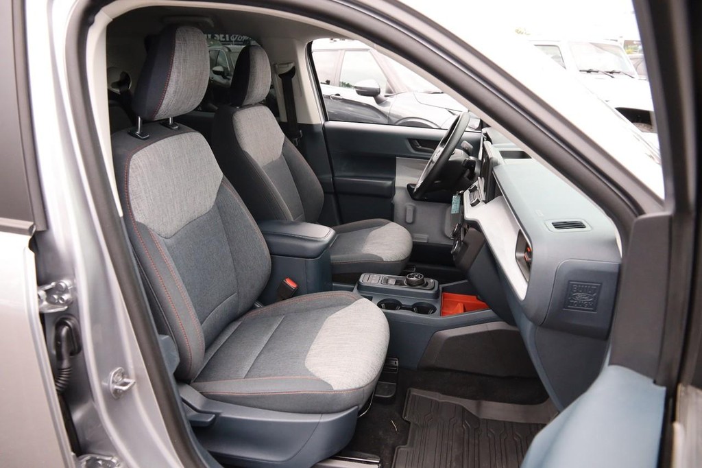 Ford Maverick Vehicle Image 28