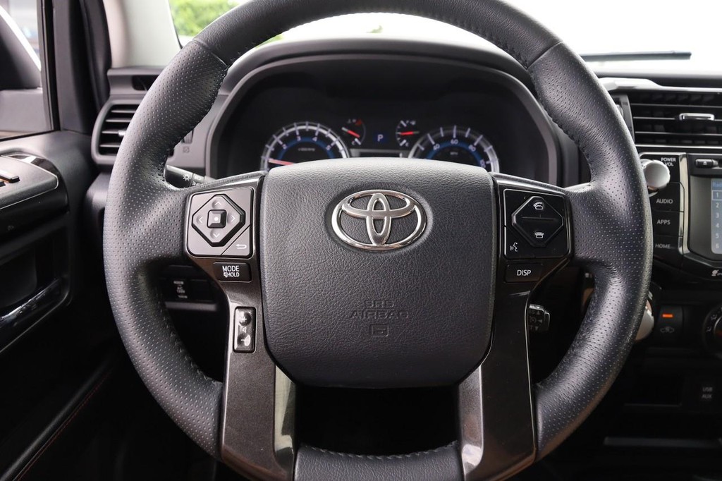 Toyota 4Runner Vehicle Full-screen Gallery Image 11