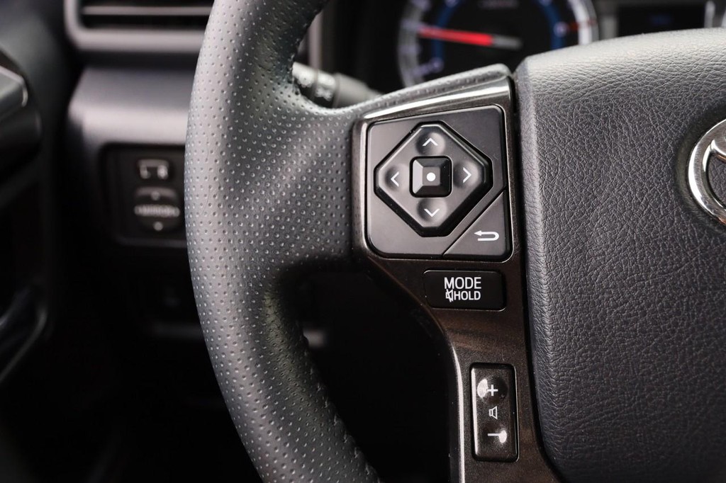 Toyota 4Runner Vehicle Full-screen Gallery Image 12