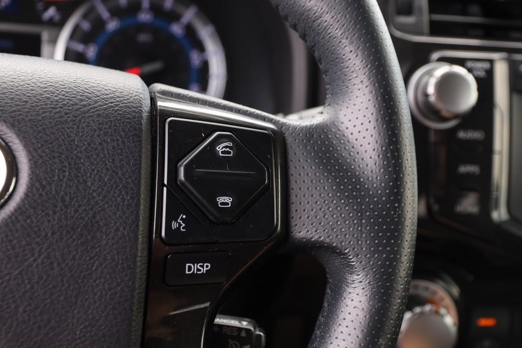 Toyota 4Runner Vehicle Full-screen Gallery Image 13