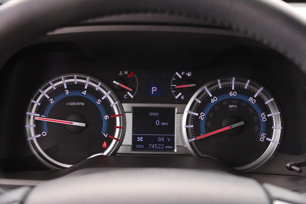 Toyota 4Runner Vehicle Full-screen Gallery Image 14