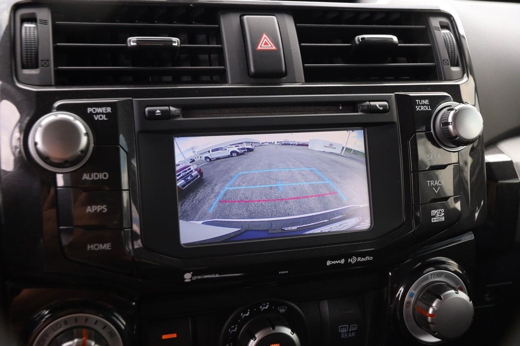 Toyota 4Runner Vehicle Full-screen Gallery Image 17