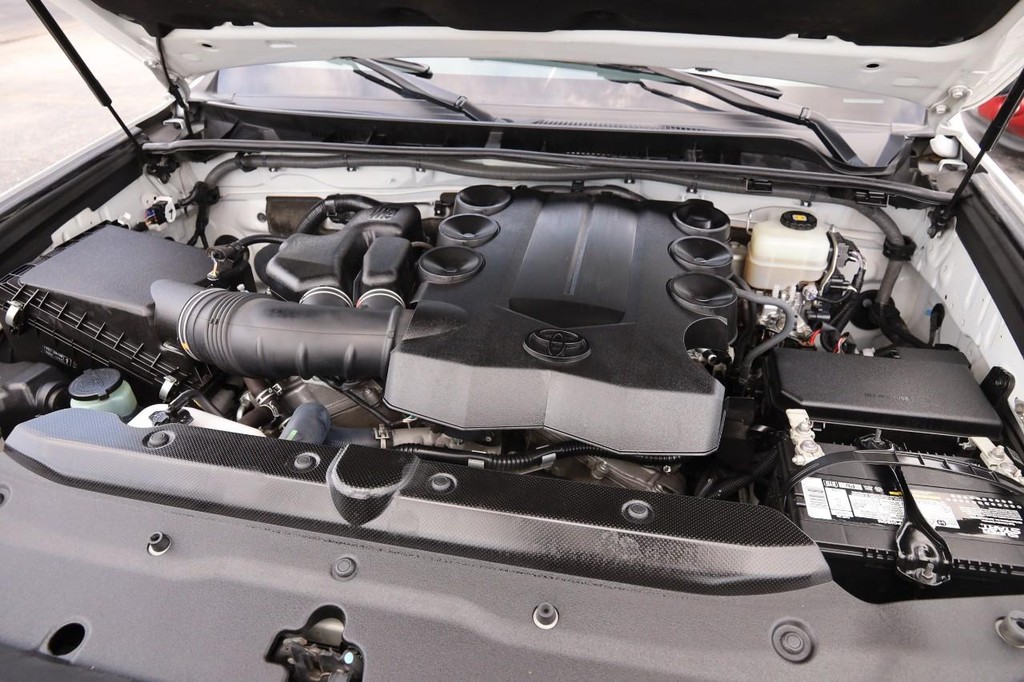 Toyota 4Runner Vehicle Full-screen Gallery Image 28