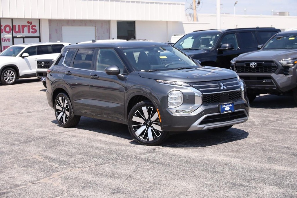 Mitsubishi Outlander Vehicle Image 02