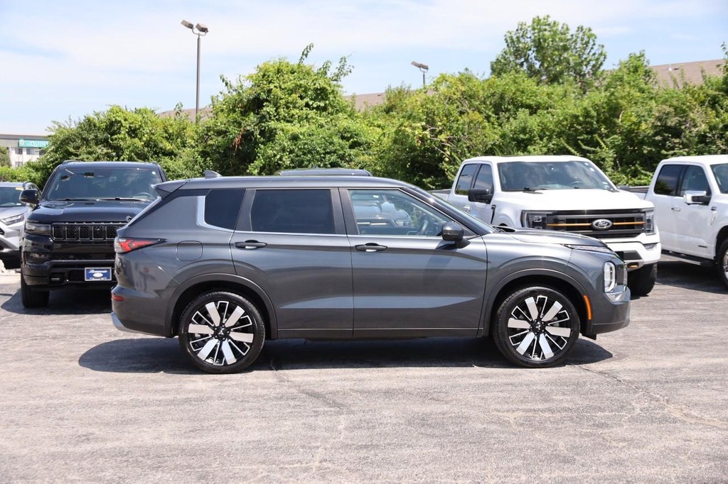 Mitsubishi Outlander Vehicle Image 05