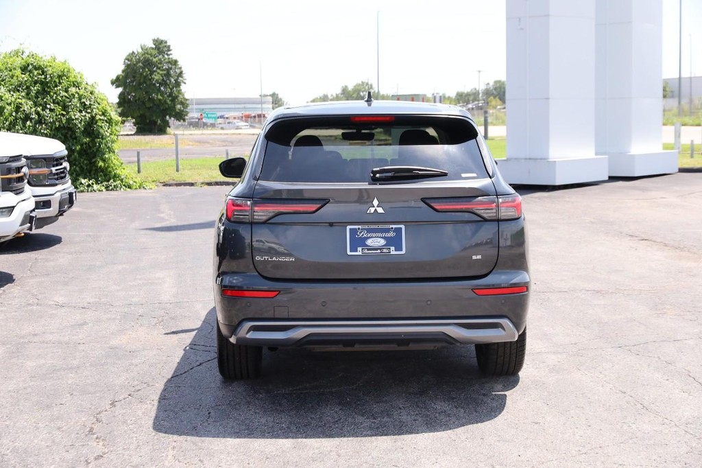 Mitsubishi Outlander Vehicle Image 06