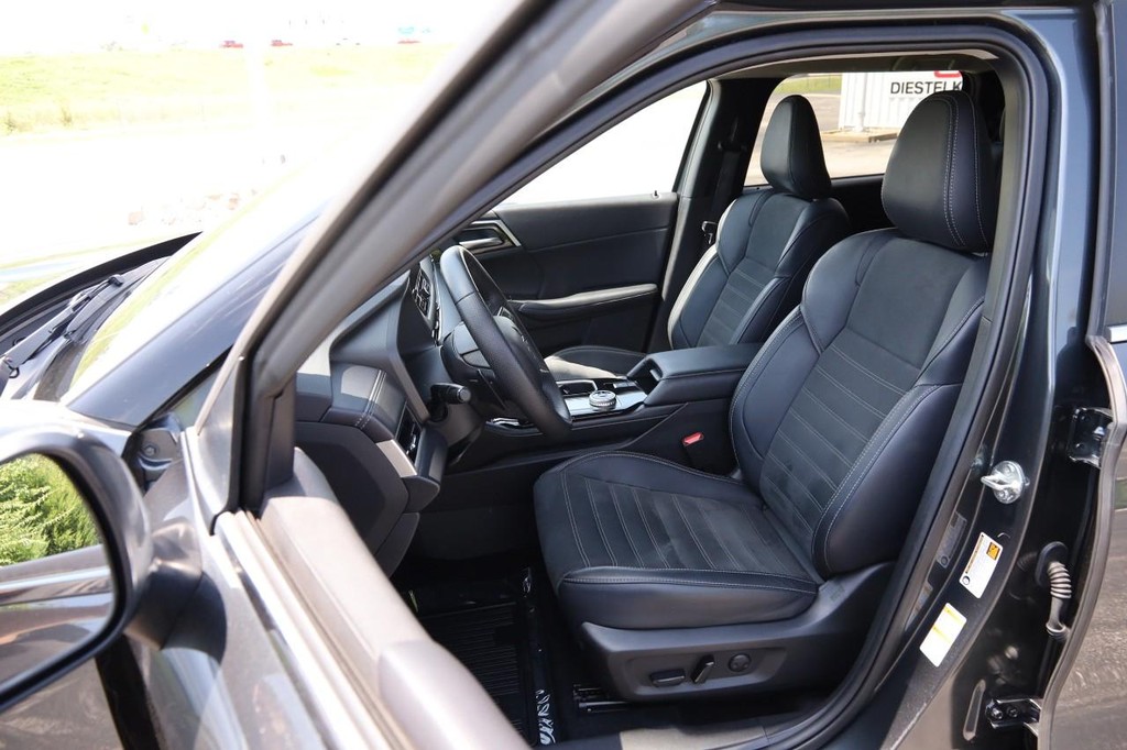 Mitsubishi Outlander Vehicle Image 09
