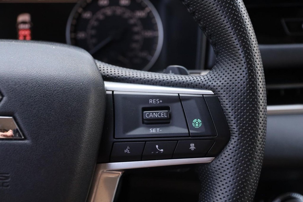 Mitsubishi Outlander Vehicle Image 14