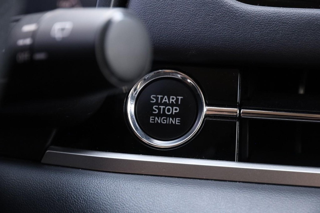 Mitsubishi Outlander Vehicle Image 16