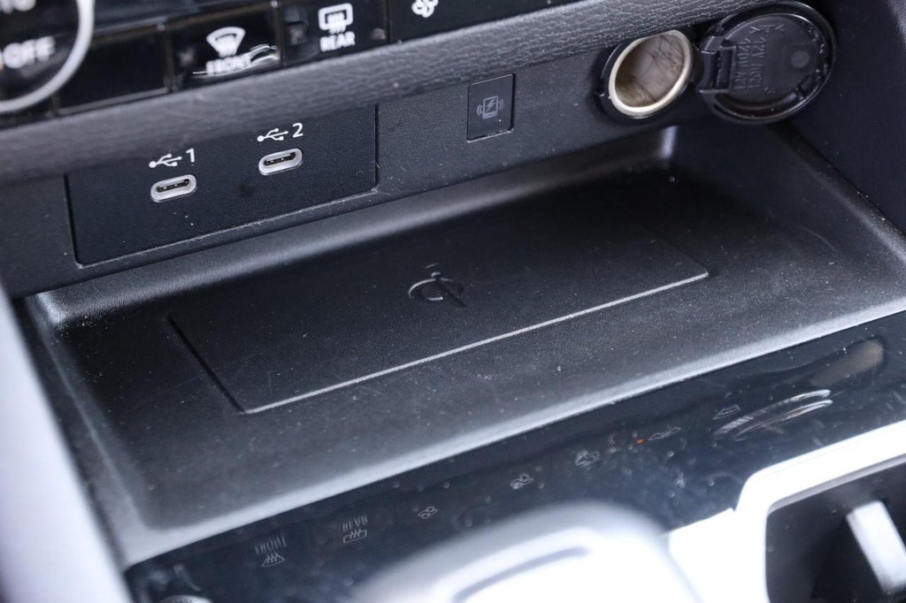 Mitsubishi Outlander Vehicle Image 21