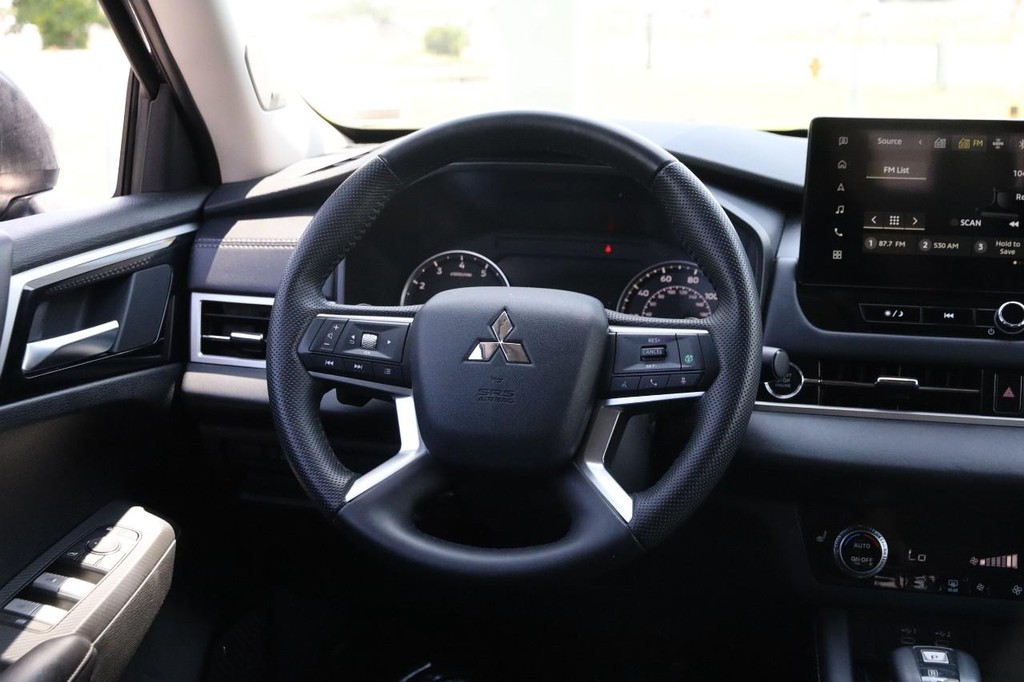 Mitsubishi Outlander Vehicle Image 26