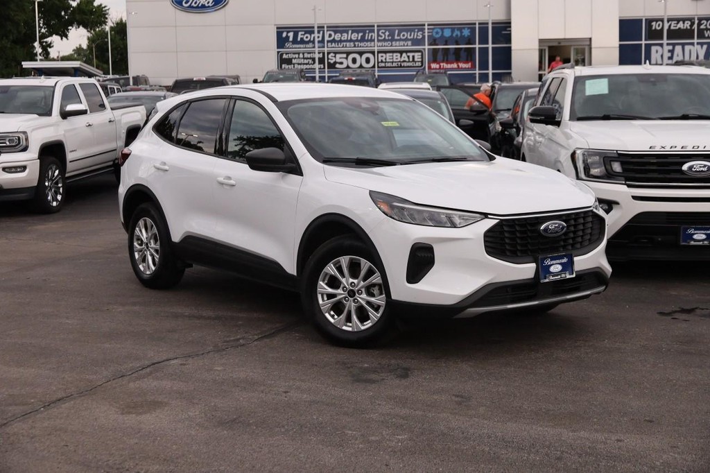 Ford Escape Vehicle Full-screen Gallery Image 2