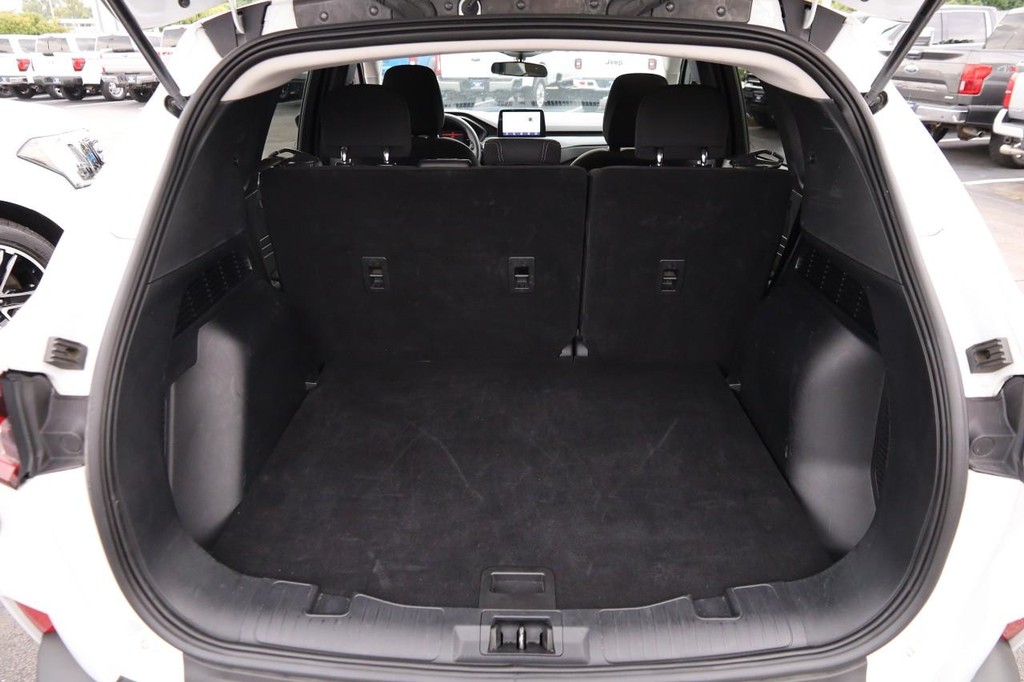 Ford Escape Vehicle Full-screen Gallery Image 7