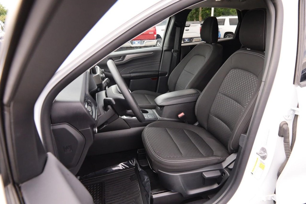 Ford Escape Vehicle Full-screen Gallery Image 8
