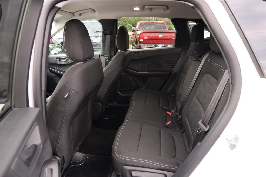 Ford Escape Vehicle Full-screen Gallery Image 9