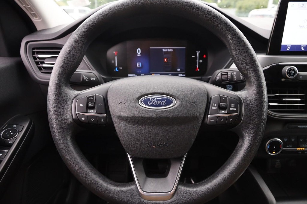 Ford Escape Vehicle Full-screen Gallery Image 10