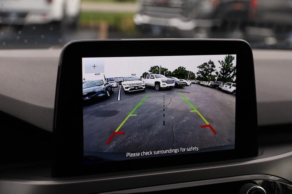 Ford Escape Vehicle Full-screen Gallery Image 17