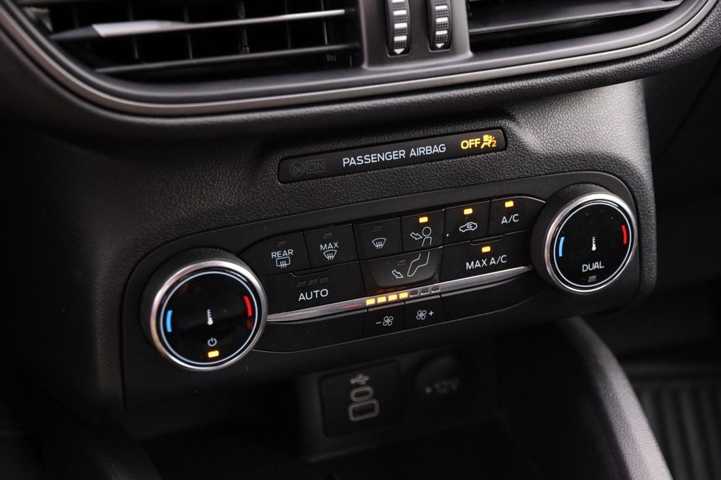 Ford Escape Vehicle Full-screen Gallery Image 18