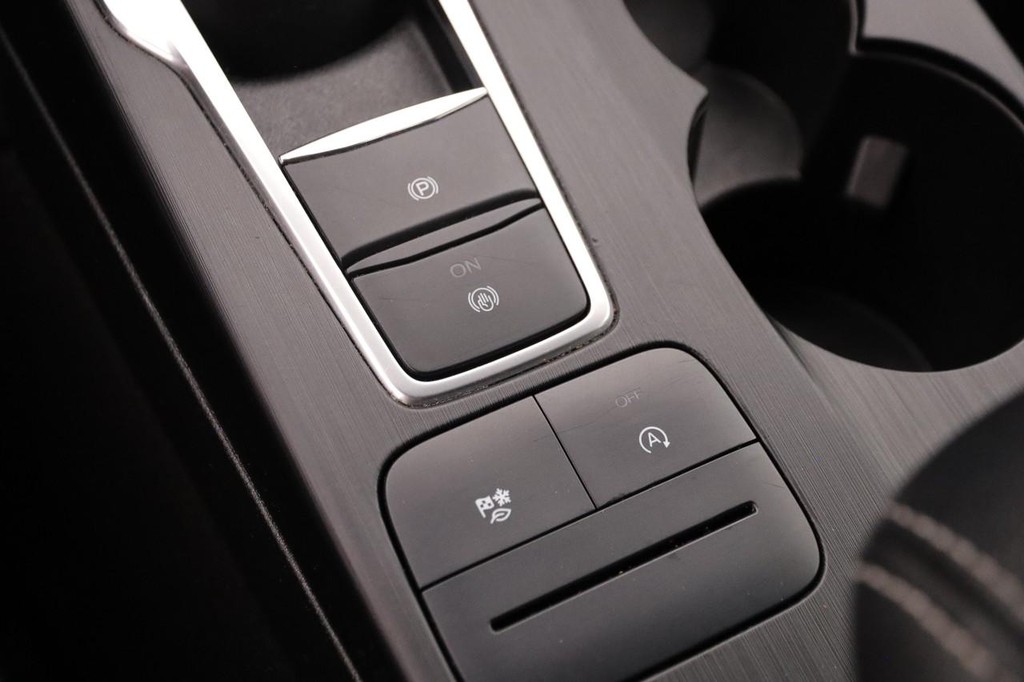 Ford Escape Vehicle Full-screen Gallery Image 19