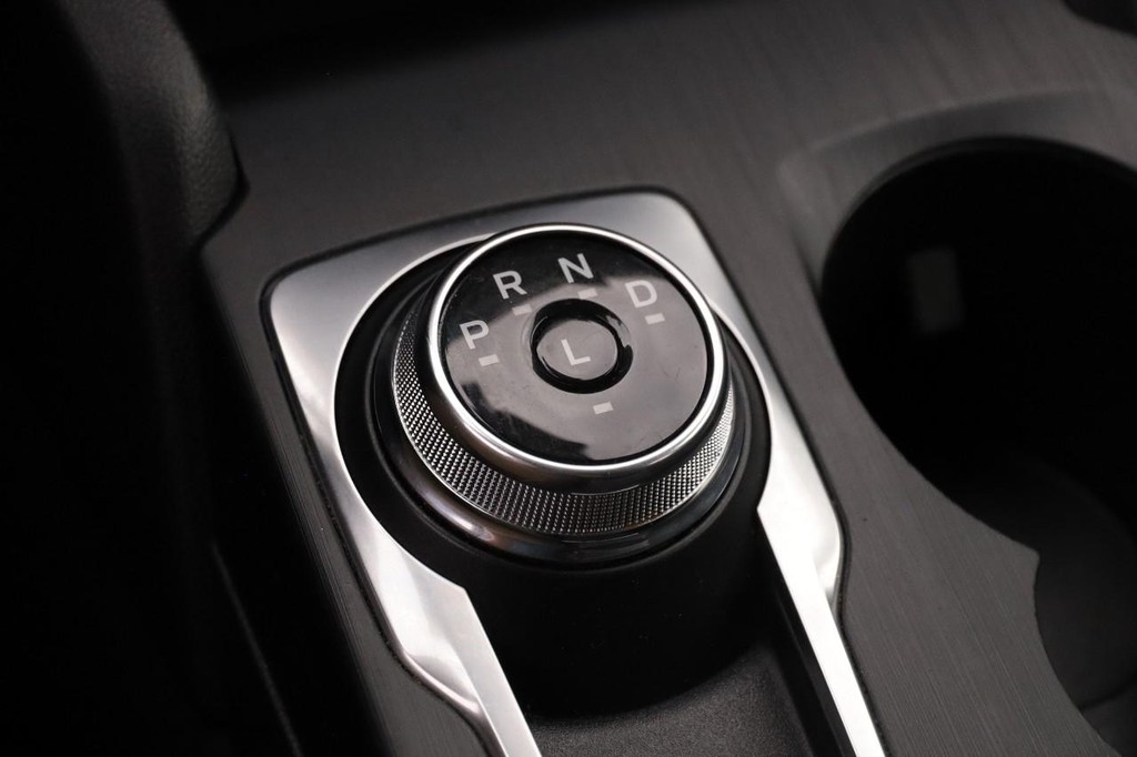 Ford Escape Vehicle Full-screen Gallery Image 21