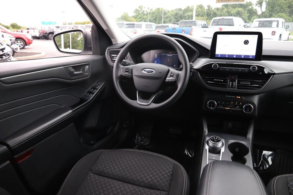 Ford Escape Vehicle Full-screen Gallery Image 24