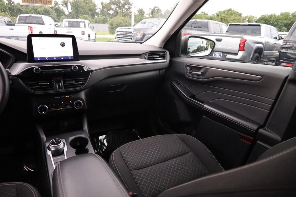Ford Escape Vehicle Full-screen Gallery Image 27