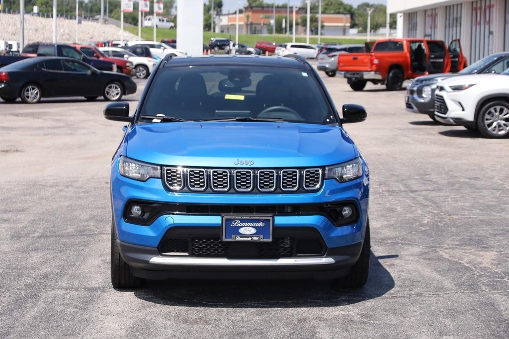 Jeep Compass Vehicle Full-screen Gallery Image 4
