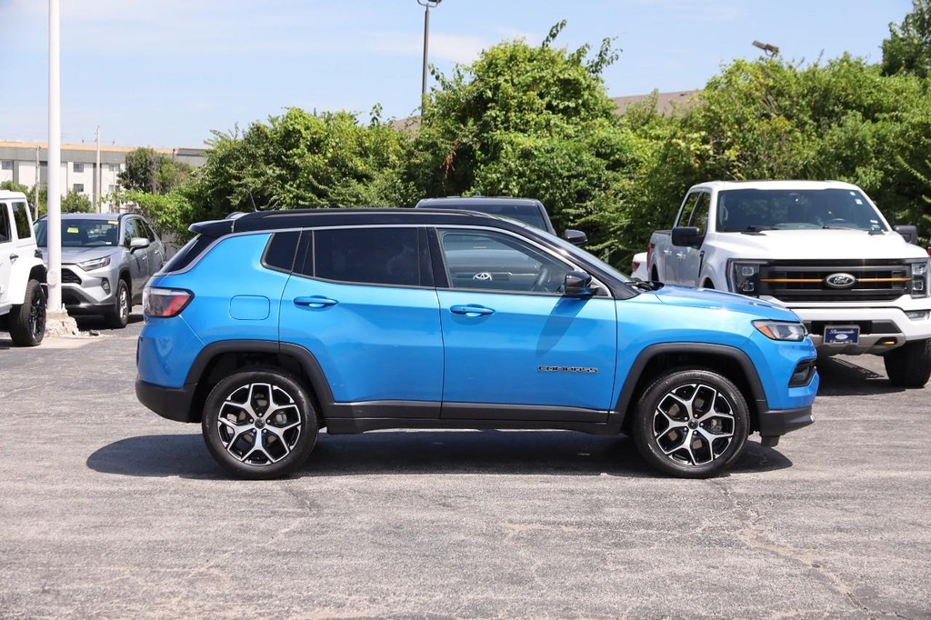 Jeep Compass Vehicle Full-screen Gallery Image 5