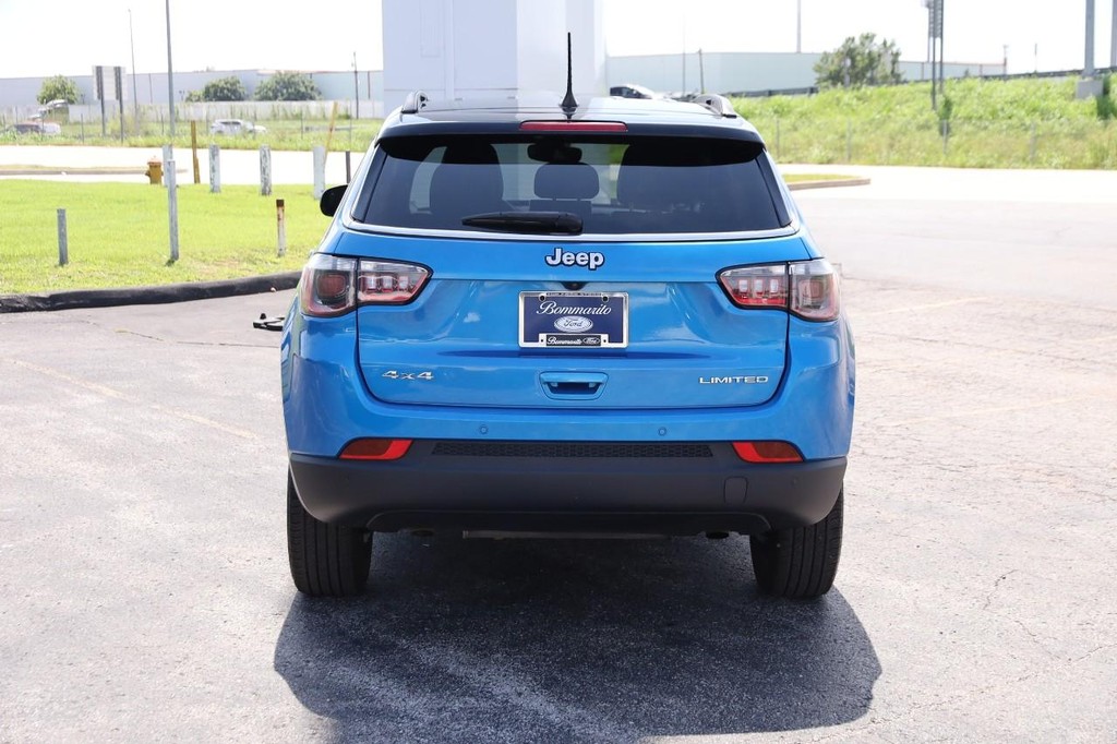 Jeep Compass Vehicle Full-screen Gallery Image 6